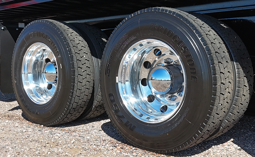 2027 peterbilt 567 jerr-dan industrial carrier tow truck - 20 - wheels and tires
