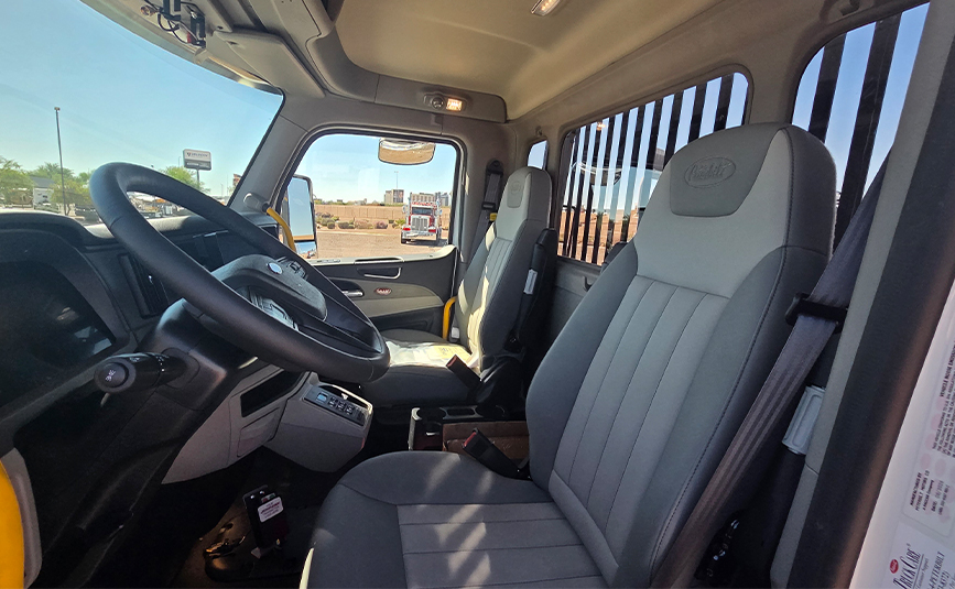 2027 peterbilt 567 jerr-dan industrial carrier tow truck - 21 - cab interior